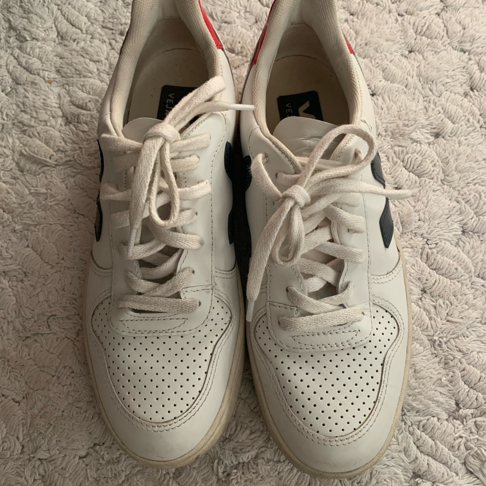 VEJA size 9 white, navy, red